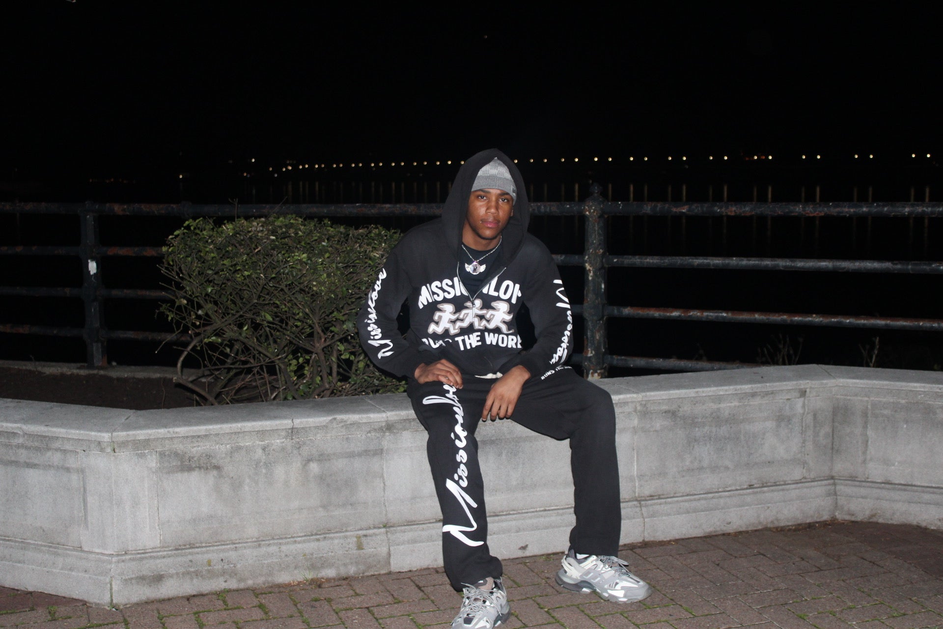WE RUN THE WORLD FULL SET (BLACK)