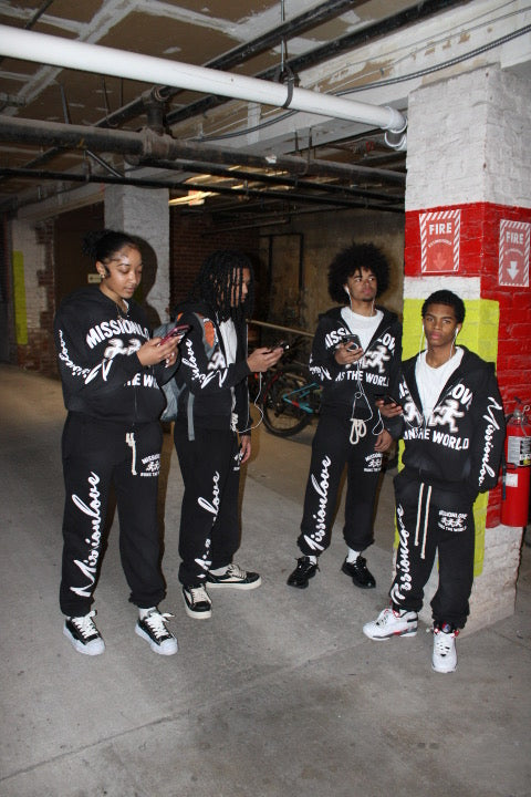 WE RUN THE WORLD FULL SET (BLACK)
